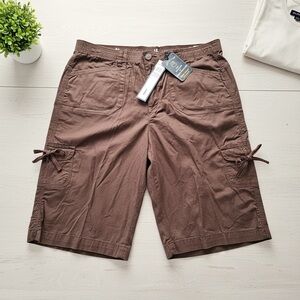 Woman’s Gloria Vanderbilt Brown Bermuda Capri Hiking / Utility Shorts NWT SZ 16